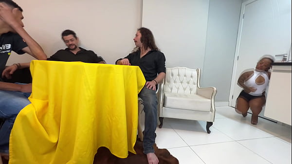 Anã safada liberando todos os buracos numa suruba com 3 machos